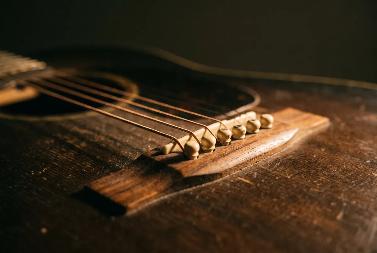 Akustikgitarre im Bühnenlicht